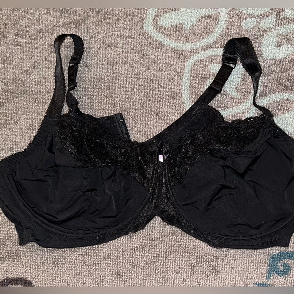 Black lace bra 48DDD